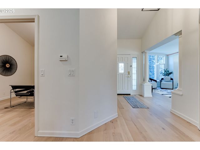 3858 MIRROR POND Way, Eugene, OR 97408