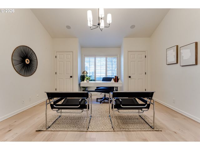 3858 MIRROR POND Way, Eugene, OR 97408