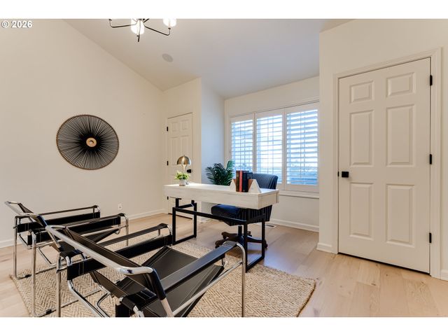 3858 MIRROR POND Way, Eugene, OR 97408