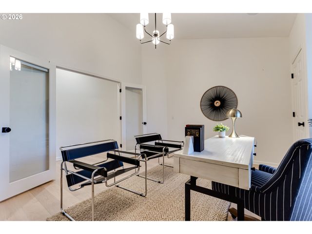 3858 MIRROR POND Way, Eugene, OR 97408