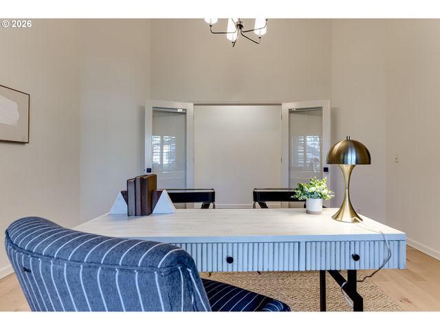 3858 MIRROR POND Way, Eugene, OR 97408