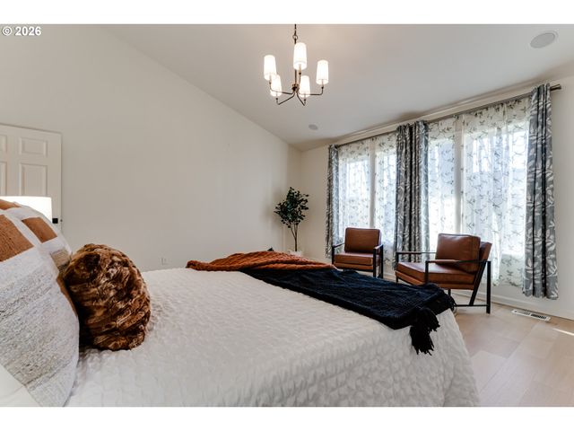 3858 MIRROR POND Way, Eugene, OR 97408