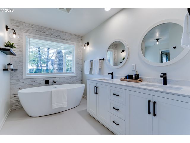 3858 MIRROR POND Way, Eugene, OR 97408