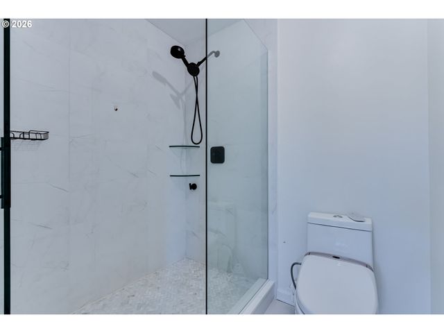 3858 MIRROR POND Way, Eugene, OR 97408