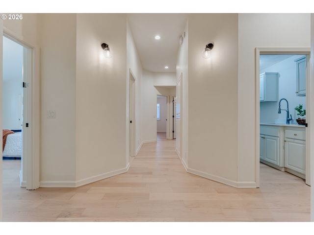 3858 MIRROR POND Way, Eugene, OR 97408