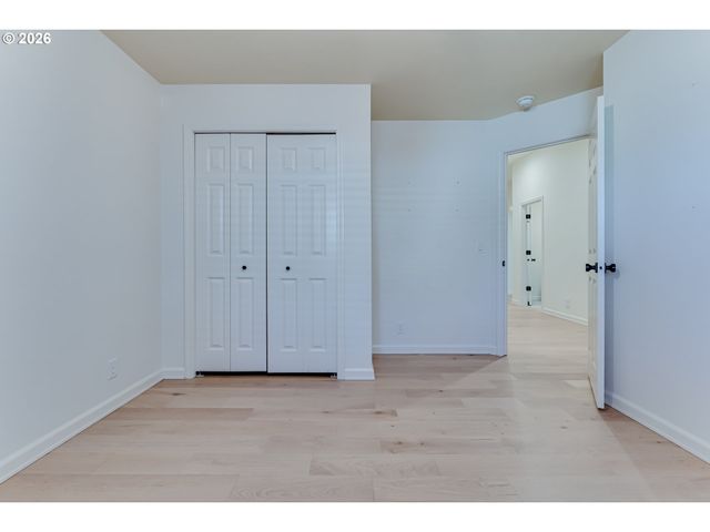 3858 MIRROR POND Way, Eugene, OR 97408