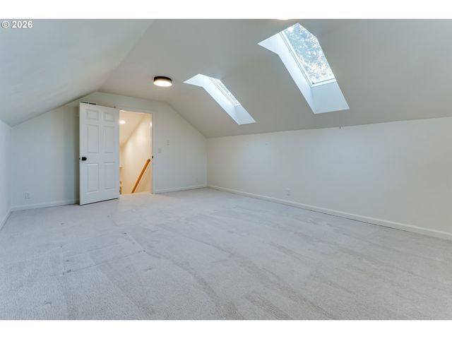 3858 MIRROR POND Way, Eugene, OR 97408