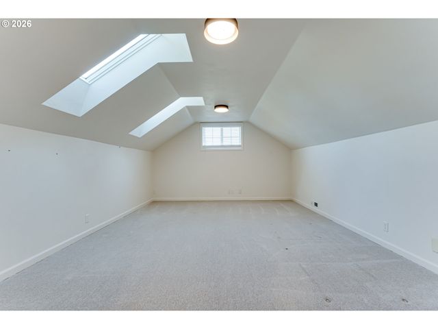 3858 MIRROR POND Way, Eugene, OR 97408