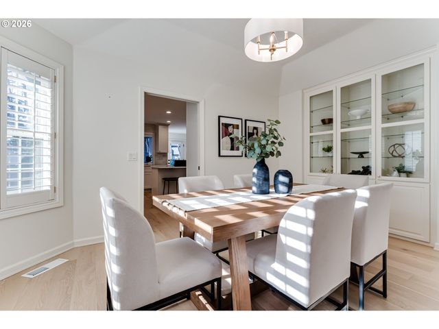 3858 MIRROR POND Way, Eugene, OR 97408