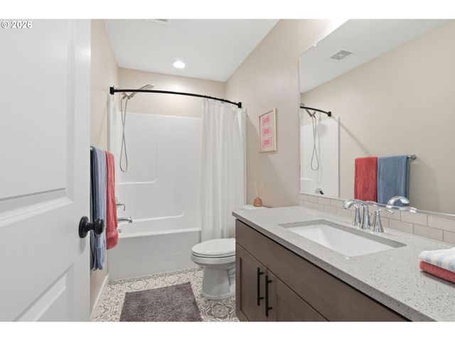 8512 N 2ND Loop, Ridgefield, WA 98642