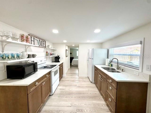 1357 LAKESHORE DRIVE, Mount Dora, FL 32757