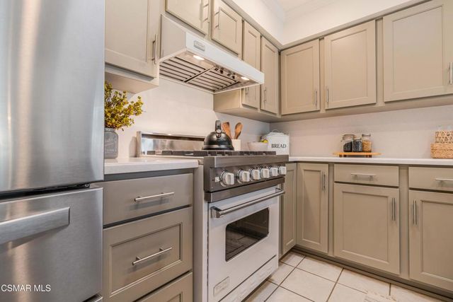 1124 Bright Glen Circle, Westlake Village, CA 91361