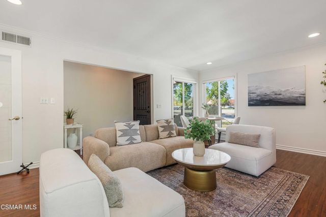 1124 Bright Glen Circle, Westlake Village, CA 91361