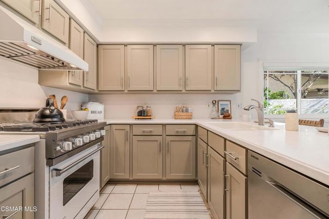 1124 Bright Glen Circle, Westlake Village, CA 91361