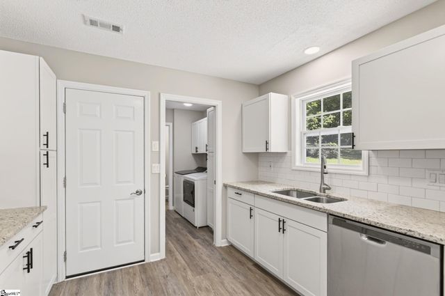 515 Hartwell Drive, Seneca, SC 29672