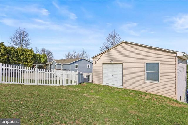 12260 HIGH POINT RD, Felton, PA 17322