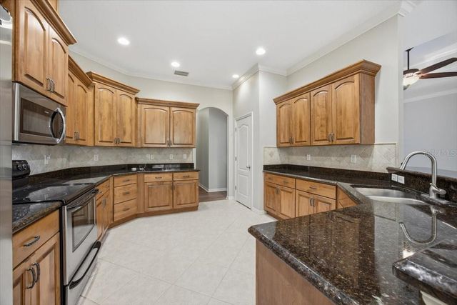 713 WHITEHALL ST, Plant City, FL 33563