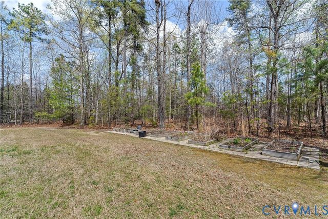 9118 Colonnade Cir, Ashland, VA 23005
