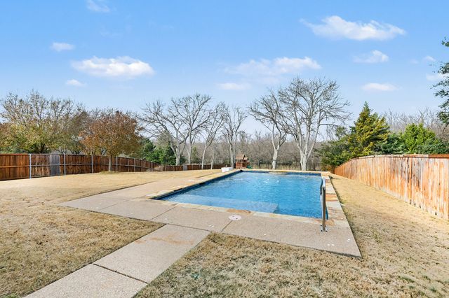 1205 Bentley Drive, Roanoke, TX 76262