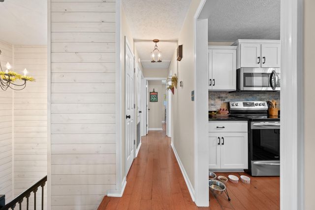 1136 Coolbrook RD, Bedford, VA 24523