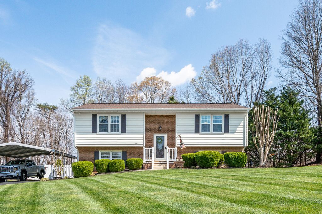 1136 Coolbrook RD, Bedford, VA 24523