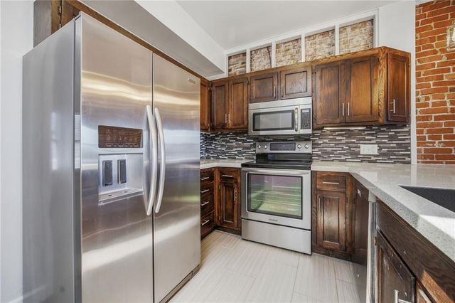 21 E 29TH Street, Kansas City, MO 64108