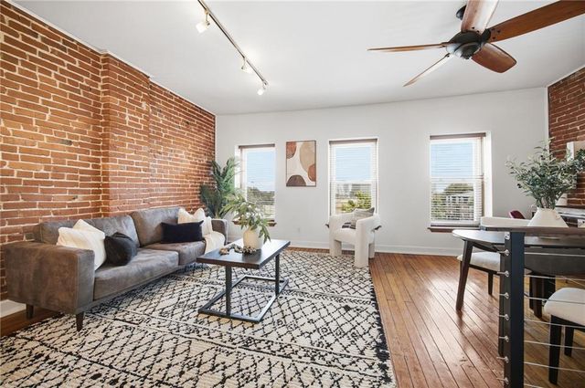 21 E 29TH Street, Kansas City, MO 64108