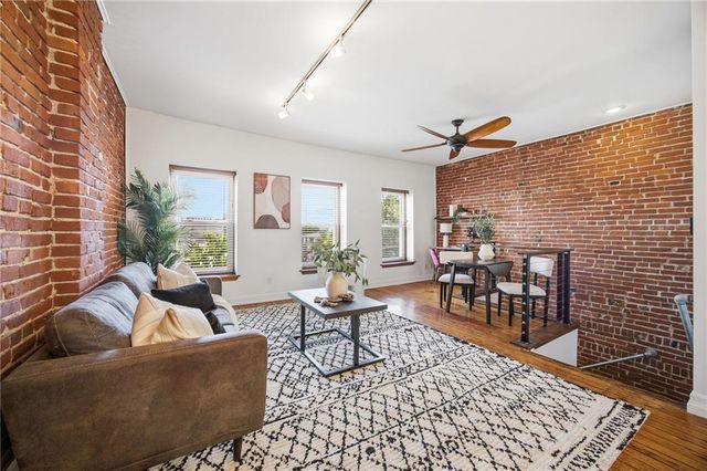 21 E 29TH Street, Kansas City, MO 64108