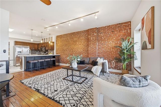 21 E 29TH Street, Kansas City, MO 64108