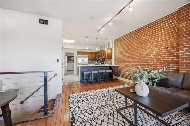 21 E 29TH Street, Kansas City, MO 64108