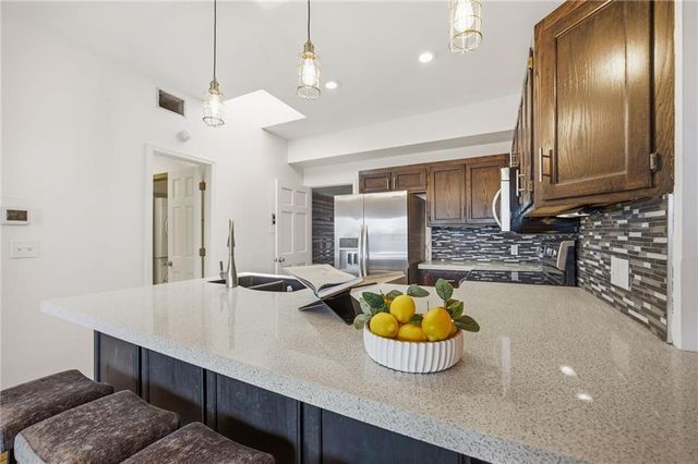 21 E 29TH Street, Kansas City, MO 64108