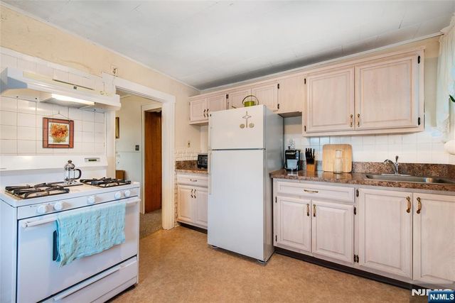 151 4th Avenue, Hawthorne, NJ 07506