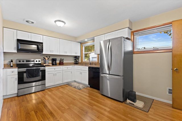 2709 Pinehurst AVENUE, Racine, WI 53403
