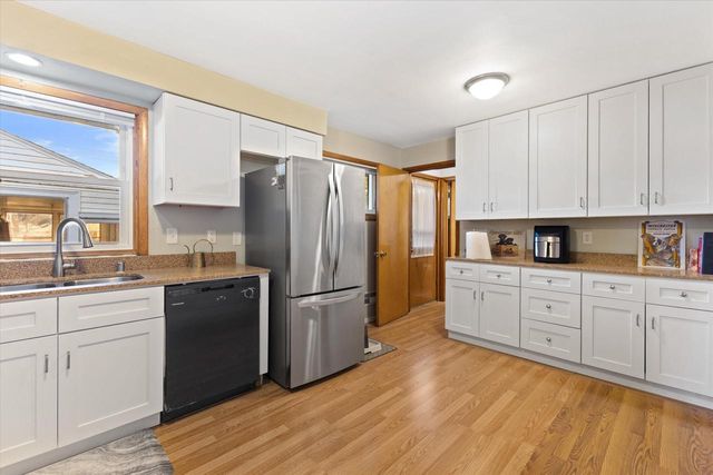 2709 Pinehurst AVENUE, Racine, WI 53403