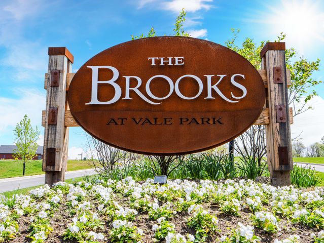 1753 Trailbrook, Valparaiso, IN 46385