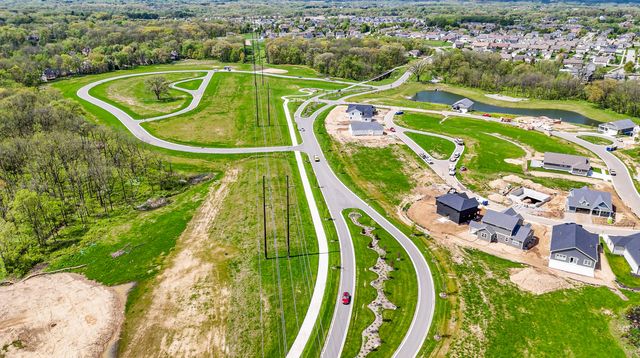 1753 Trailbrook, Valparaiso, IN 46385