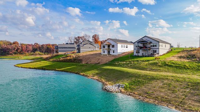 1753 Trailbrook, Valparaiso, IN 46385