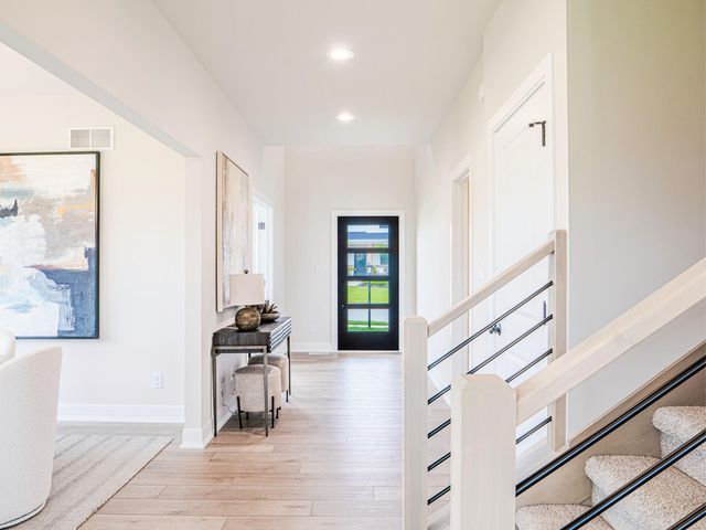 1753 Trailbrook, Valparaiso, IN 46385