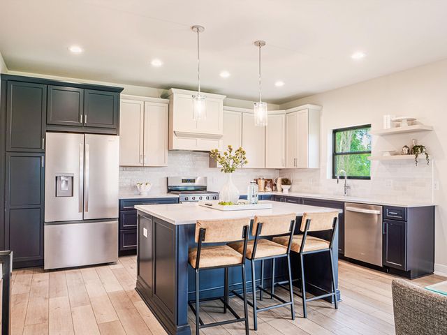 1753 Trailbrook, Valparaiso, IN 46385