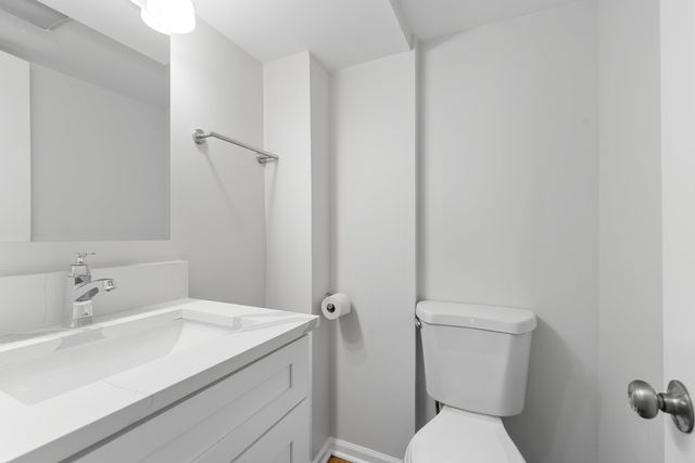 8824 Robin Drive F, Des Plaines, IL 60016