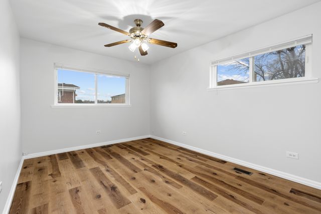 8824 Robin Drive F, Des Plaines, IL 60016