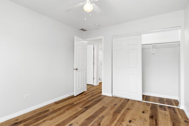 8824 Robin Drive F, Des Plaines, IL 60016