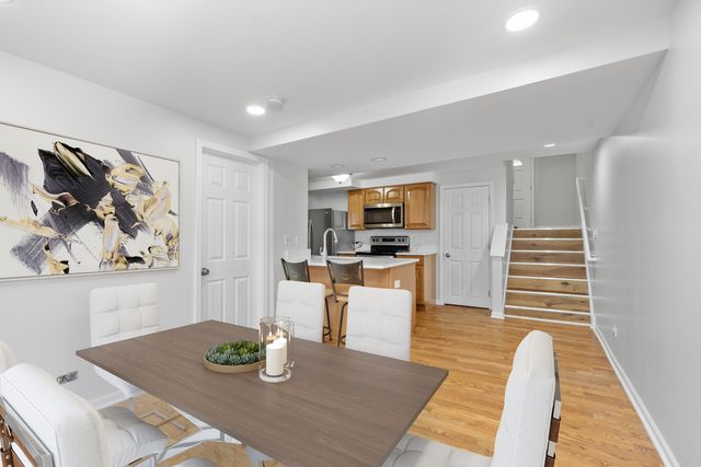 8824 Robin Drive F, Des Plaines, IL 60016