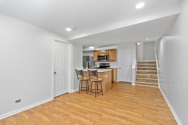 8824 Robin Drive F, Des Plaines, IL 60016