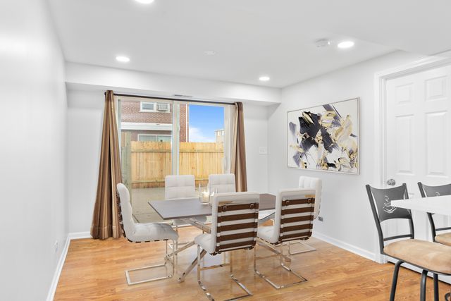 8824 Robin Drive F, Des Plaines, IL 60016