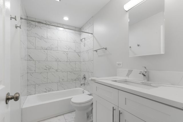 8824 Robin Drive F, Des Plaines, IL 60016