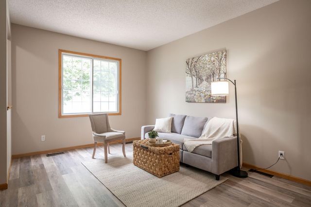 3001 Juniper Lane I, Woodbury, MN 55125