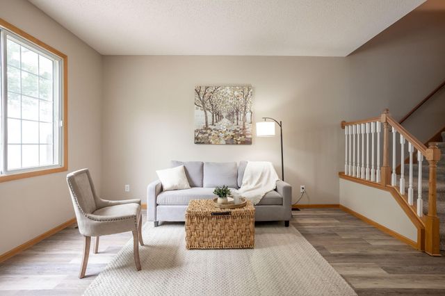 3001 Juniper Lane I, Woodbury, MN 55125