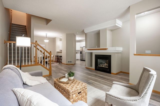 3001 Juniper Lane I, Woodbury, MN 55125