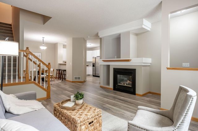 3001 Juniper Lane I, Woodbury, MN 55125